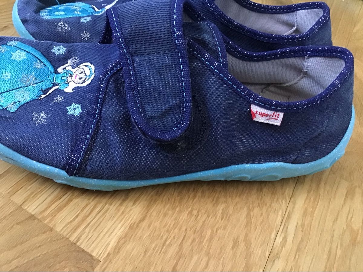 Superfit Scarpe per ragazze: Hausschuhe Superfit Grösse 35 Kinder gebraucht – Usato da Seuzach venduto da Tureda 1