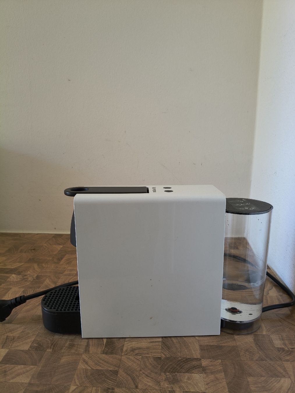 Nespresso Machines à café & Machines à expresso: Nespresso Essenza Mini White Good Condition – D'occasion à Zürich par TrainLine 4