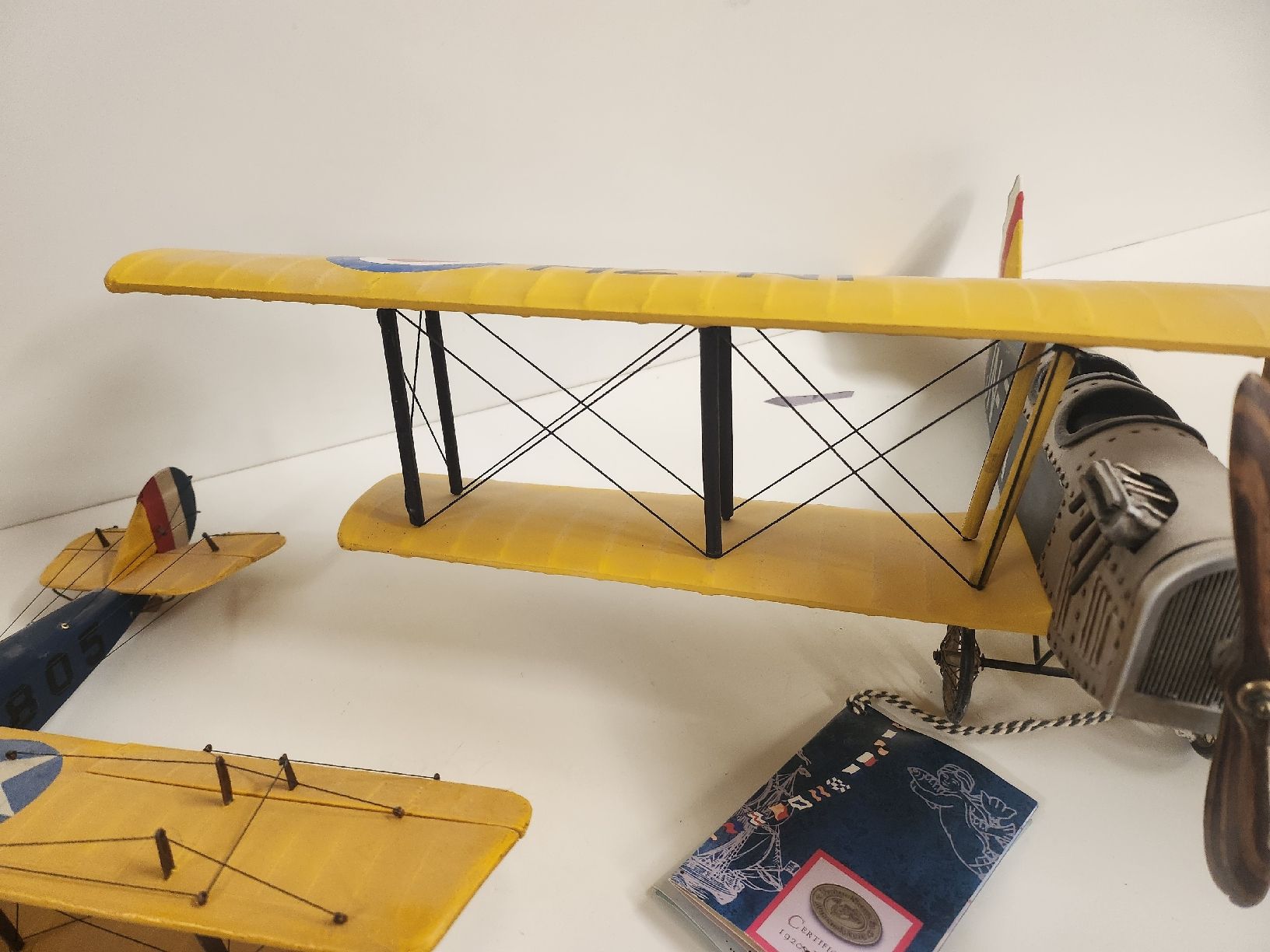 Kit di modellismo & Modellini statici: 2x Schöne Deko Doppeldecker  Model Flugzeuge – Nuovo (secondo la descrizione) da Tuggen venduto da Zweitechanceboutique 3