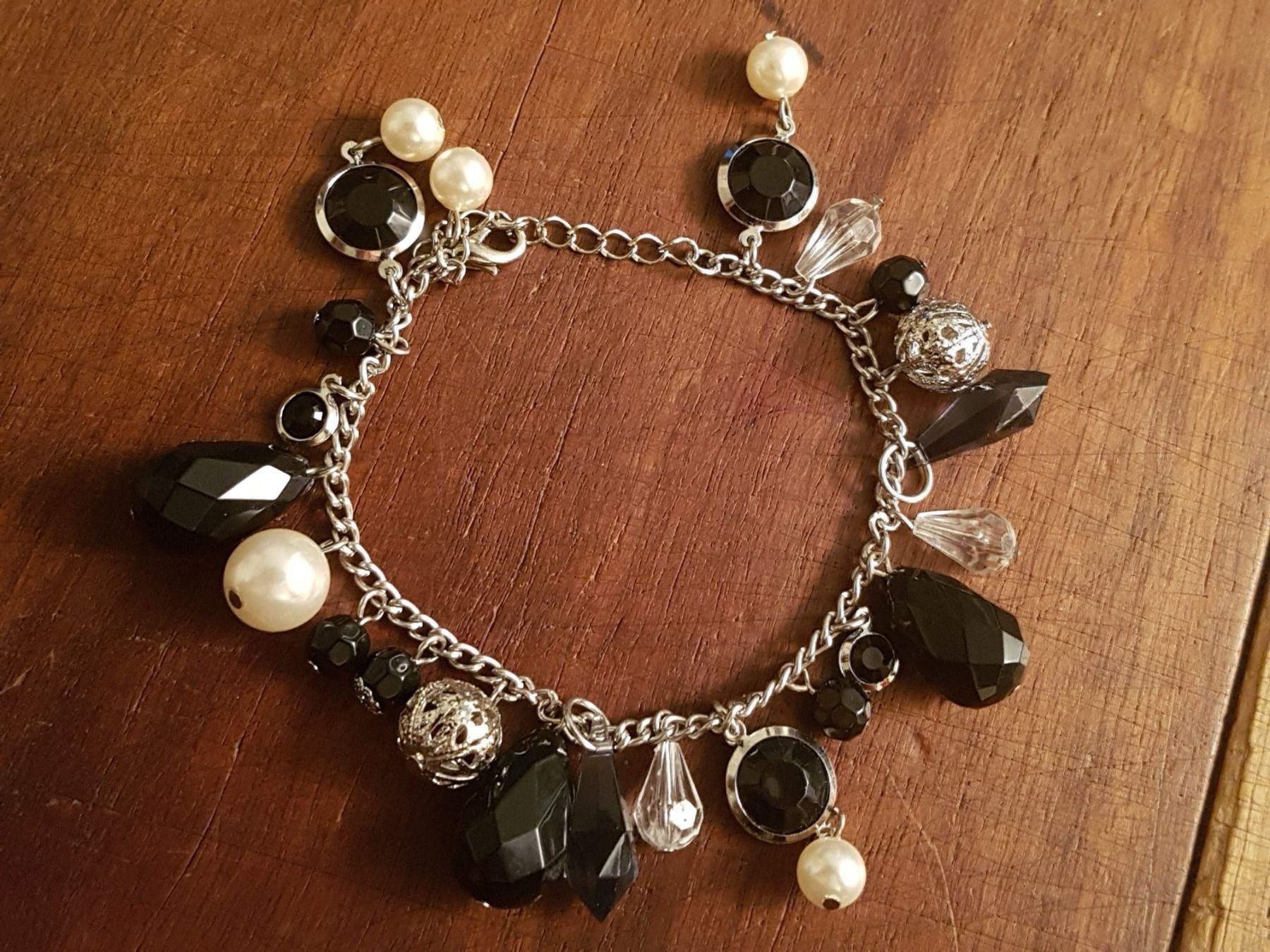 Bracciali & Braccialetti: Armband schwarz silberf. perlenartig – Usato da Ettingen venduto da Maranathatalitha 2