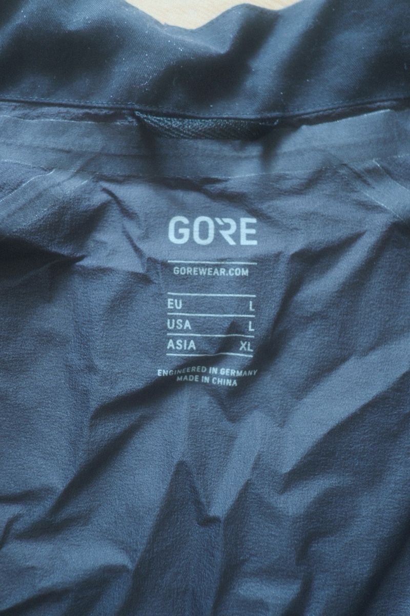 Vestes: Gore One Gore-Tex Active Jacket Black L – D'occasion à Zürich par polemiker10 1