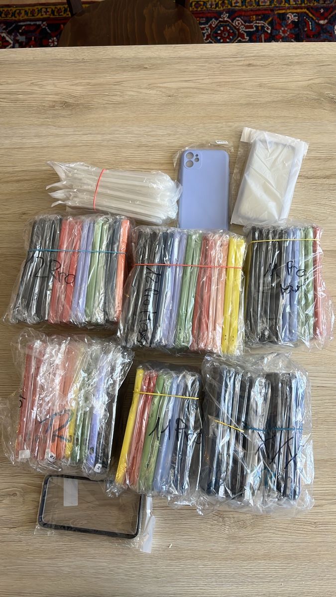 Apple Cover & Protezioni schermo: iPhone Hüllen set – Nuovo e nell'imballaggio originale da St. Gallen venduto da clickonthat