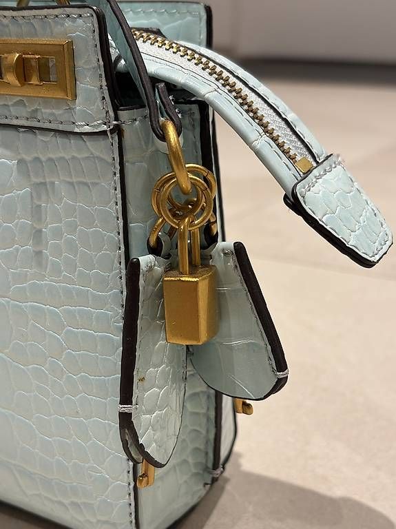 Guess Borse da donna: Guess Handtasche Türkis – Usato da Glattfelden venduto da CaptainM12 3