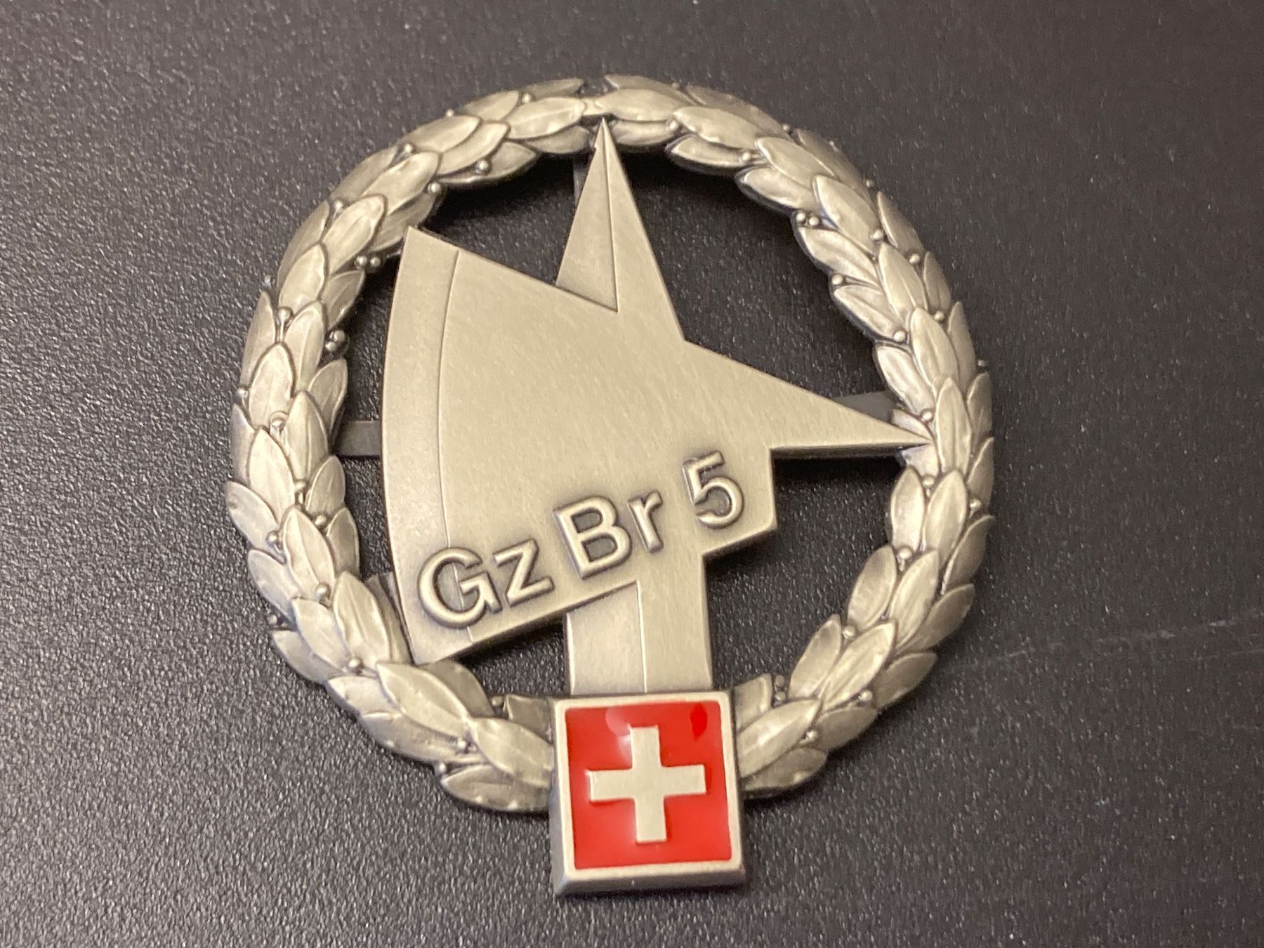 Schweizer Armee Plaketten & Abzeichen: Beret Emblem: Gz Br 5 - Schweizer Armee – Gebraucht aus Brütten von Hst1