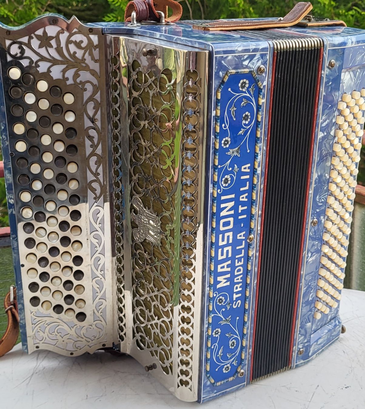 Strumenti musicali: Accordéon Massoni stradella 4 voix – Usato da Penthalaz venduto da EvandroLuz 1