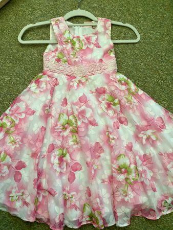 Sommerliches Blumenkleid, Grösse 9 Jahre, leicht und luftig