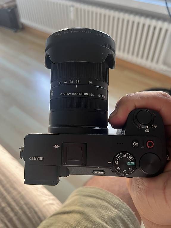 Sony Fotocamera: Sony a6700 + Sigma 18-50mm f/2.8 DC DN – Usato da Uitikon Waldegg venduto da seg_2fmx