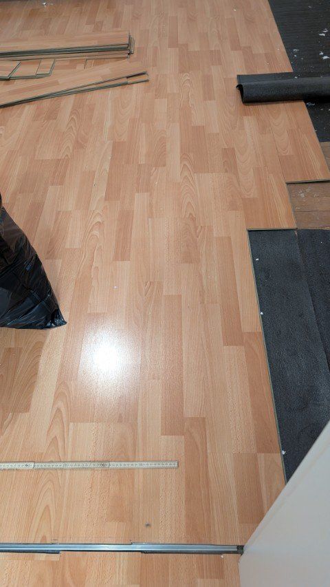 Rivestimenti per pavimenti: Laminat zu verkaufen...... – Usato da Winznau venduto da Delphin65 1