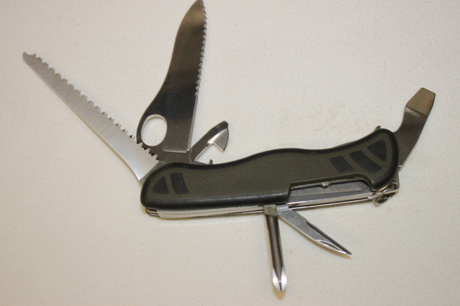 Victorinox Coltelli tascabile: Militär Sackmesser 2016 Victorinox mit Etui – Usato da Thun venduto da Amye