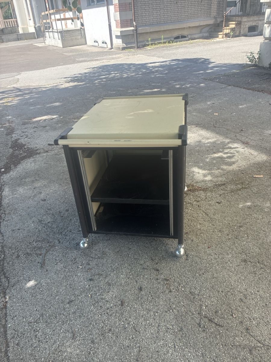 Banconi: Dacobas Rollschrank Serverschrank – Usato da Dagmersellen venduto da casatualiq