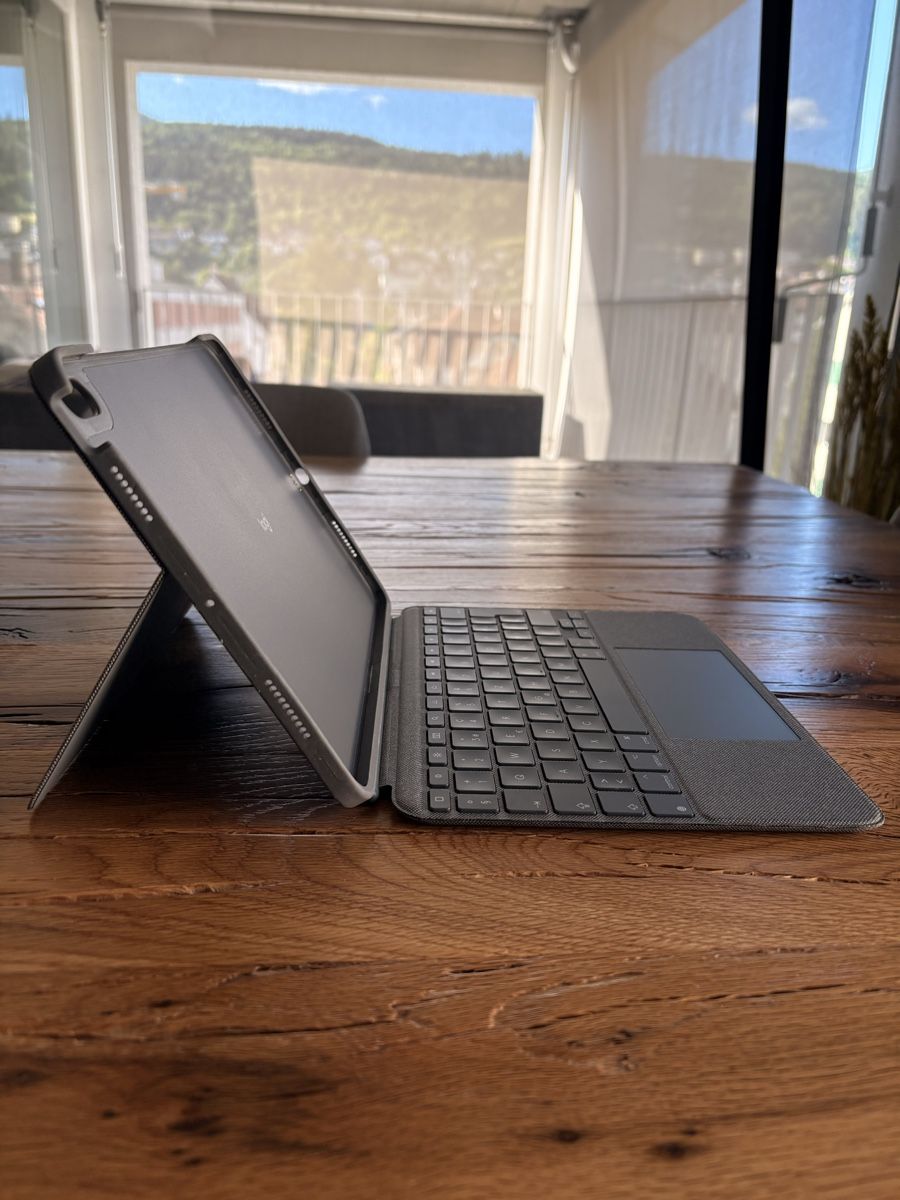 Logitech Tastiere: Logitech Combo Touch iPad Pro 11" (3rd gen) Keyboard – Usato da Biel/Bienne venduto da mis_qs9r 1