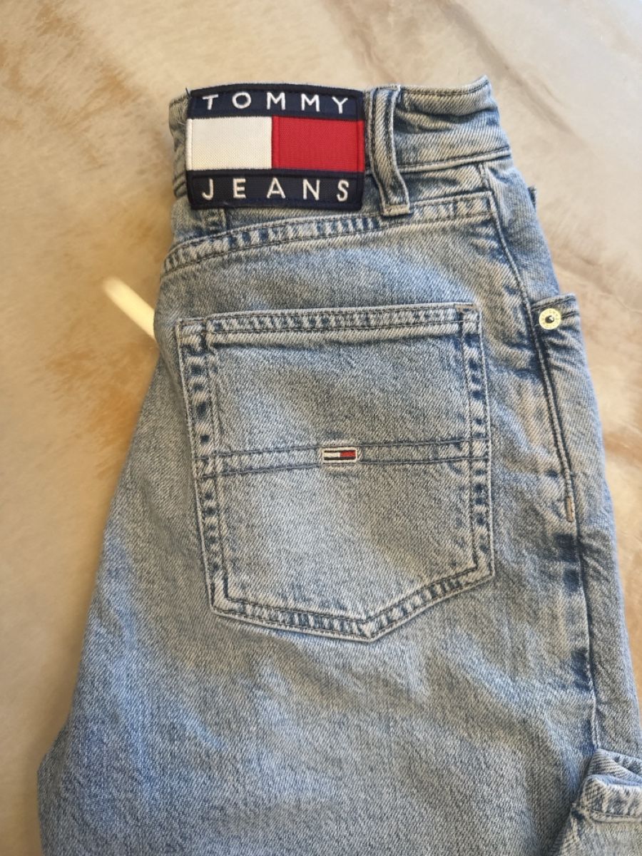 Tommy Hilfiger Jeans: Tommy Jeans Mom Jeans W24 L32 – Usato da Embrach venduto da shila_03 1