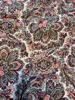 Baumwolltuch mit Paisley Muster und Spitzenborte neu