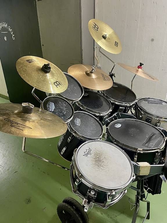 Strumenti musicali: Grosses Guggenmusik-Schlagzeug / Chuchi – Usato da Buchs SG venduto da Patrick_S 2