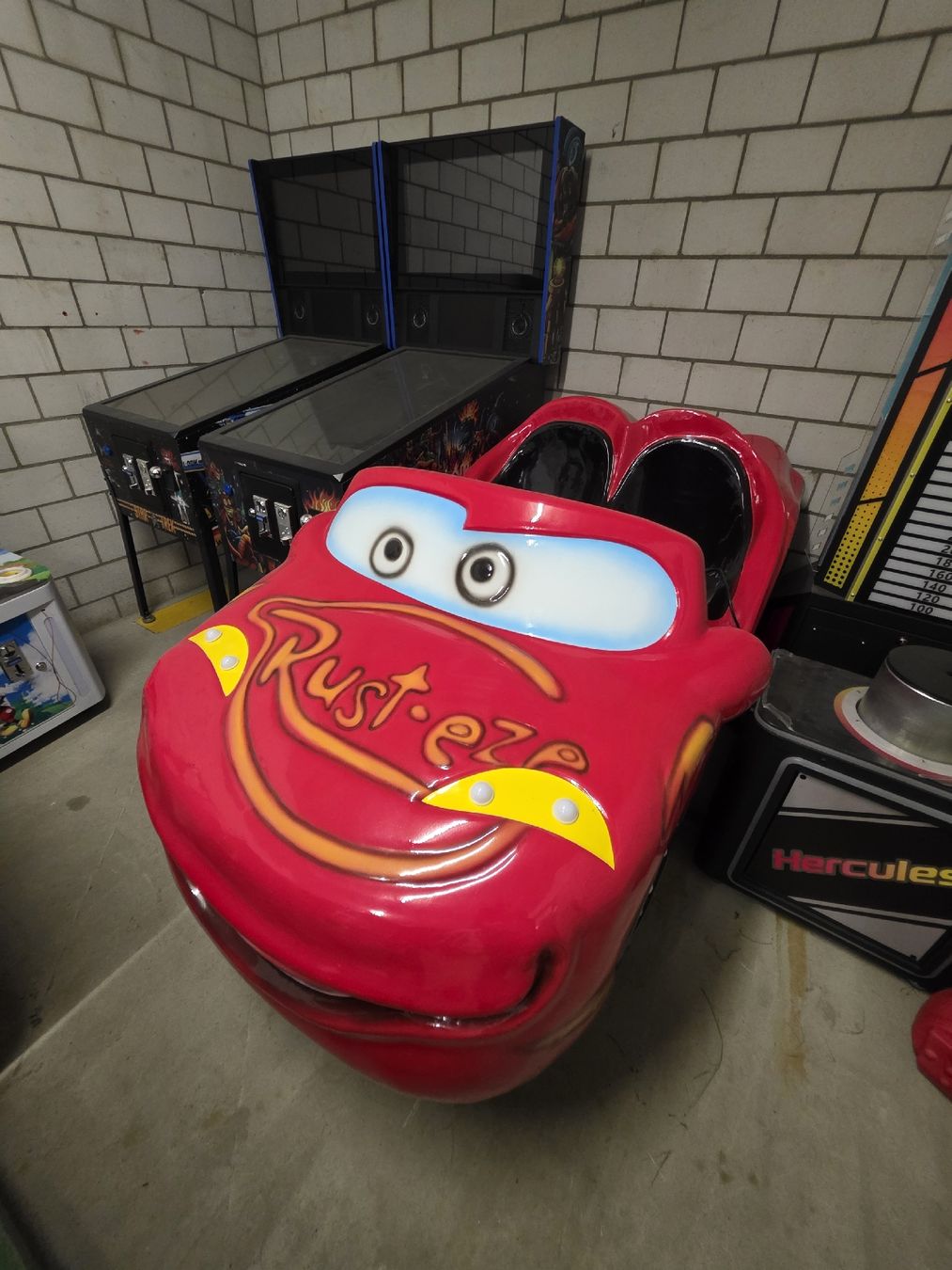 Véhicules pour enfants: Kiddie Ride Rennauto – Neuf avec emballage d'origine à Lengwil par x-rent 1