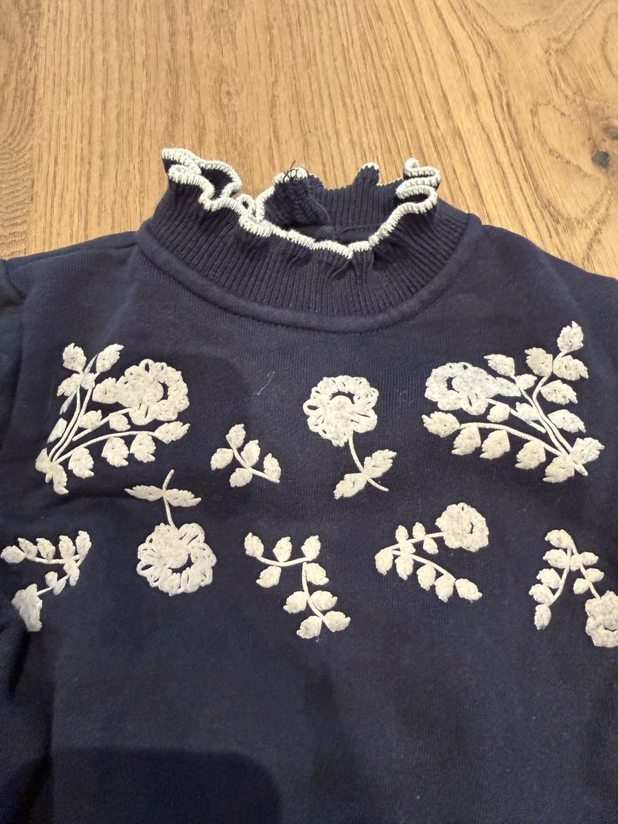 Tartine et Chocolat Maglioni & Felpe: Tartine et Chocolat Pullover Grösse 2A mit Blumenstickerei – Usato da Küsnacht ZH venduto da ToddyGinger 2