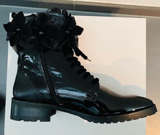 Damenschuhe: Stiefel Schwarzer – Neu und originalverpackt aus Adlikon b.Regensdf von lau_cp5r