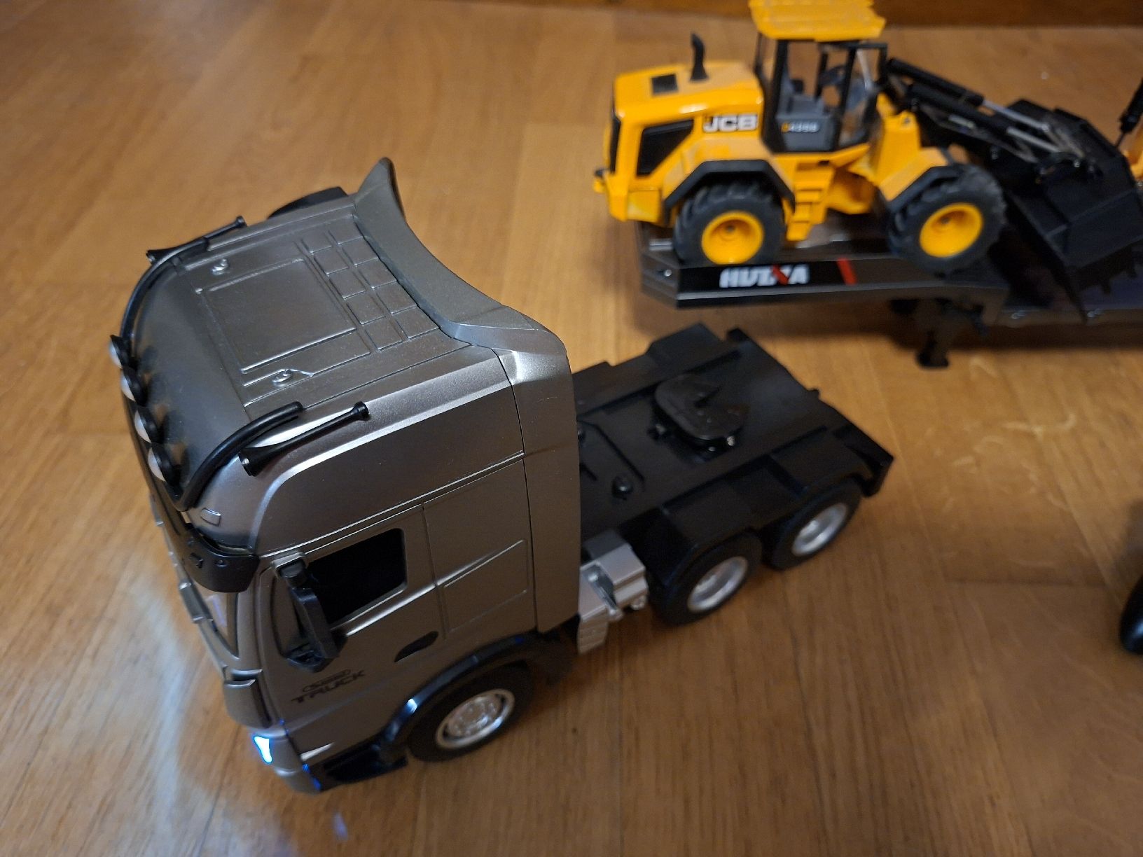 Modellismo RC: RC-Lastwagen mit Aufliger – Nuovo (secondo la descrizione) da Winznau venduto da Jaguar_01 4