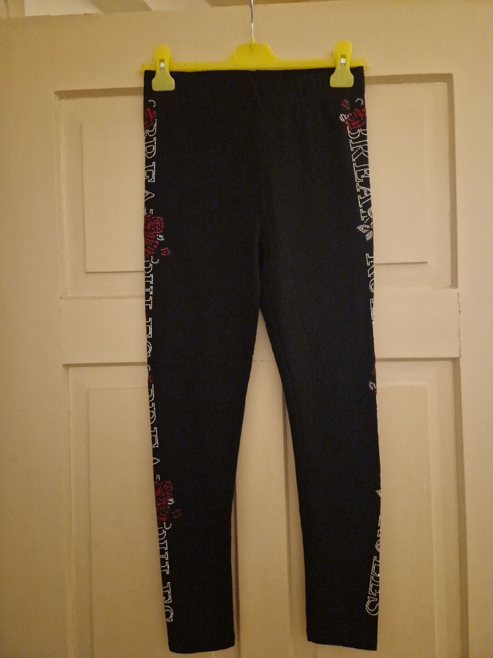 Leggings: Schwarze Leggins mit glitzer Muster. – Nuovo (secondo la descrizione) da Neuhausen venduto da Nicolino92