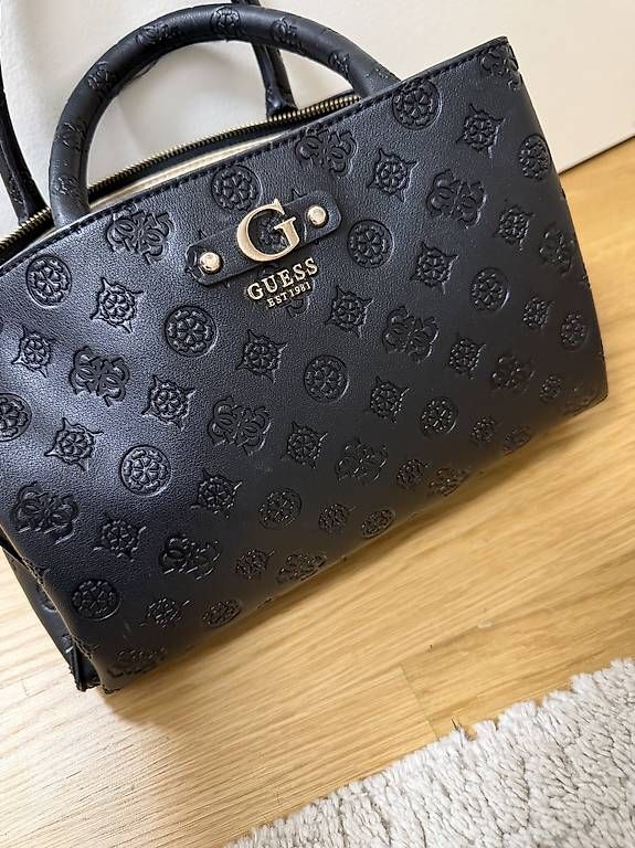 Borse da donna: Guess Tasche preis verhandelbar  – Usato da Bolligen venduto da arg_v256 1