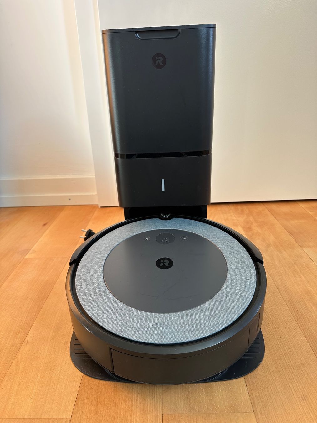 Irobot Staubsauger & Zubehör: iRobot Roomba i3+ mit Absaugstation – Gebraucht aus Stein am Rhein von ade_wd7s 4
