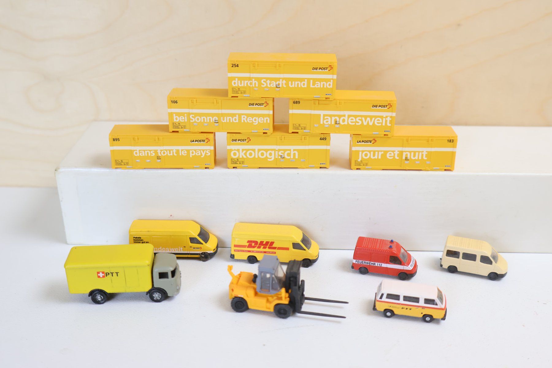 Modellini di ferrovie: MINIS & Co viele Post Container & Modellauto Set - Spur N – Usato da Winterthur venduto da Monstera 8