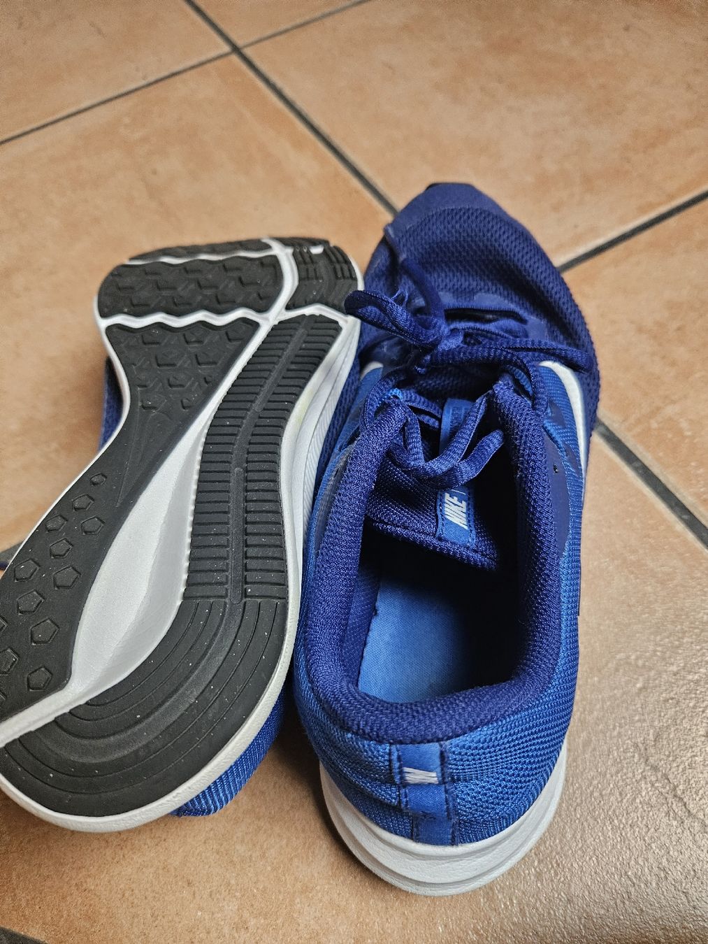 Nike Scarpe per ragazzi: Nike Gr.40 – Usato da Oberkulm venduto da Preneur 2