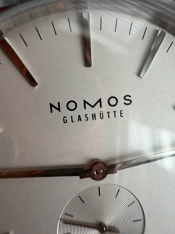 Nomos Orologi: Nomos Zürich Date – Usato da Zürich venduto da timeio 2