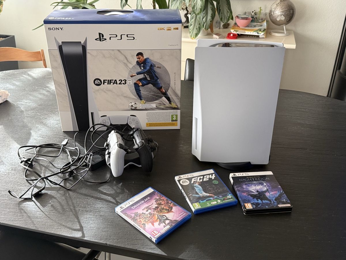 Sony Console: PS 5 Disc Version inkl. Zubehör – Nuovo (secondo la descrizione) da Langenthal venduto da Benij2104