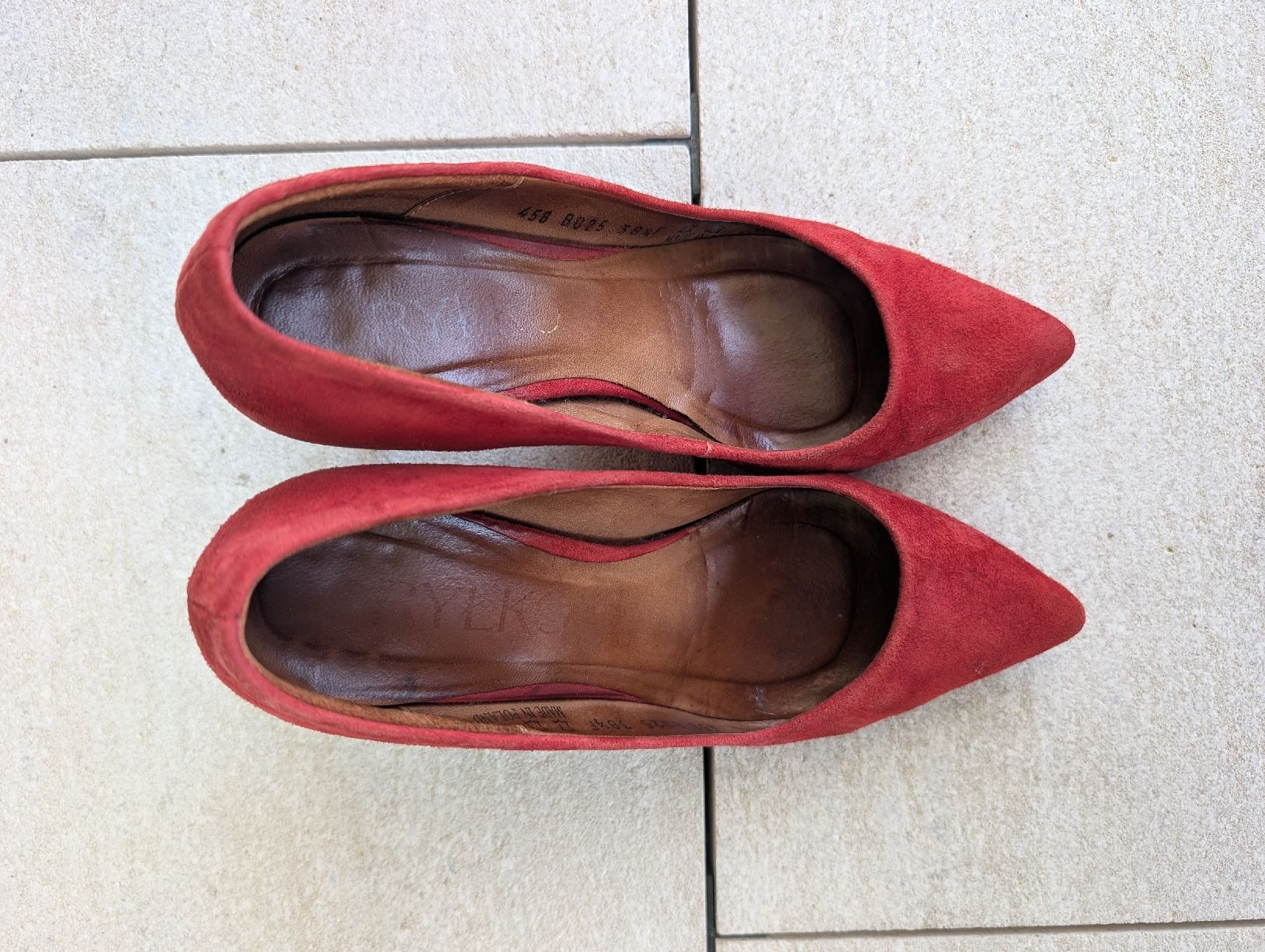 Scarpe da donna: Red Suede Pumps, Size 38.5  – Usato da Lachen SZ venduto da joa_rf9n 1