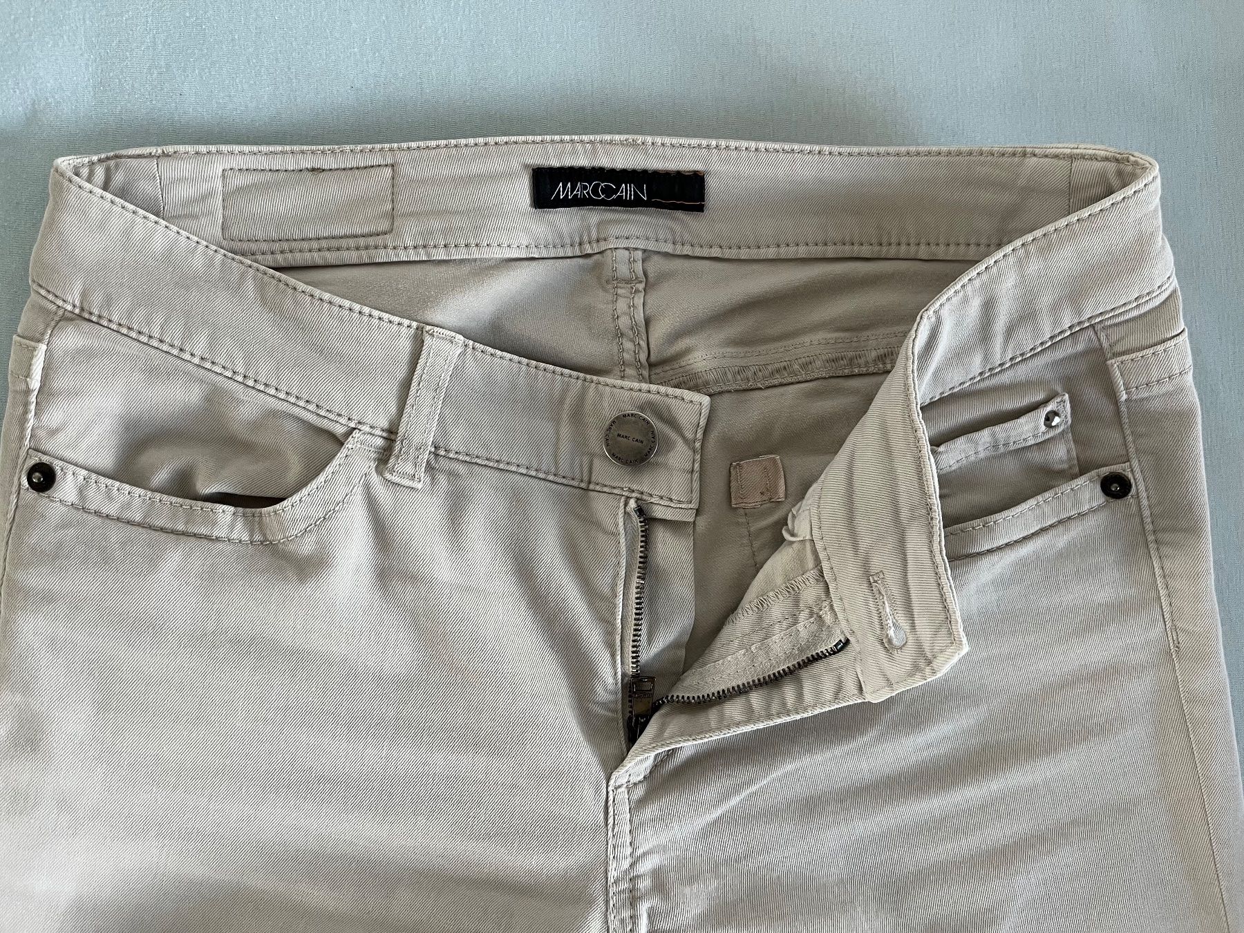 Marc Cain Pantaloni: Pantalon beige Marc Cain taille 36/38 – Usato da Le Crêt-p-Semsales venduto da staglione69