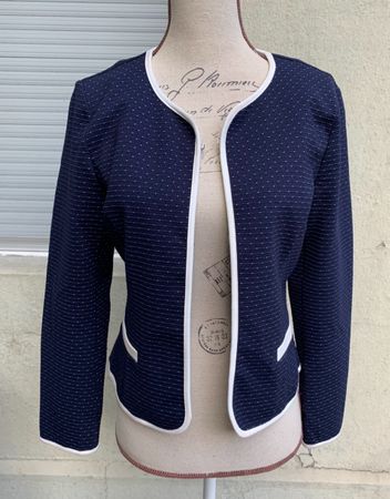 Superbe petite veste JUS D'ORANGE PARIS marine à pois blancs