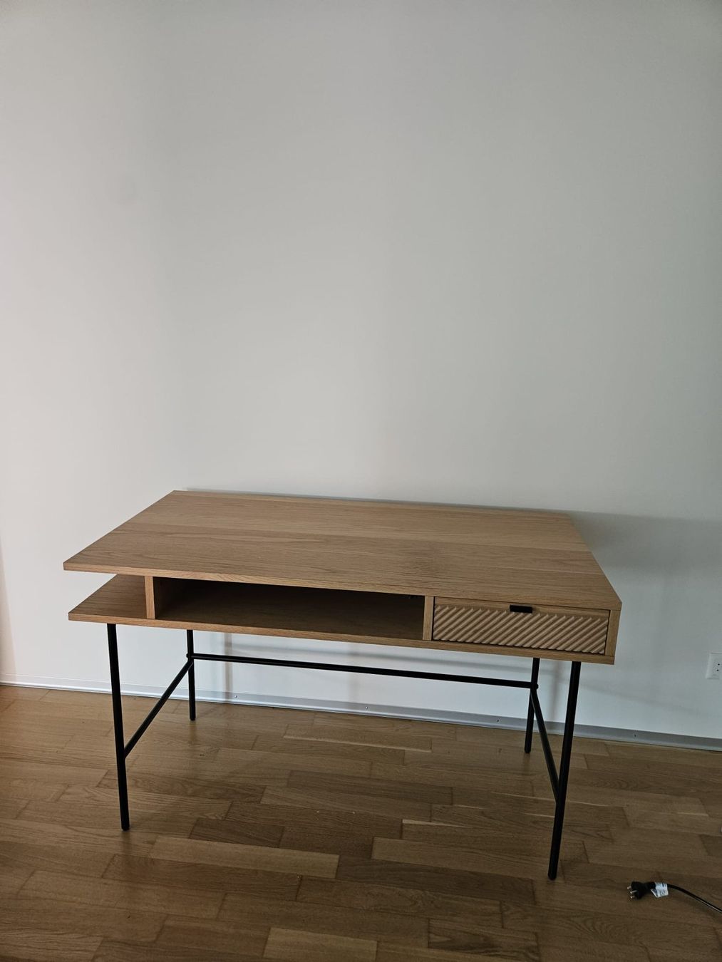 Schreibtische: Schreibtisch aus Holz mit Schublade – Gebraucht aus Winterthur von ali_djd7 1
