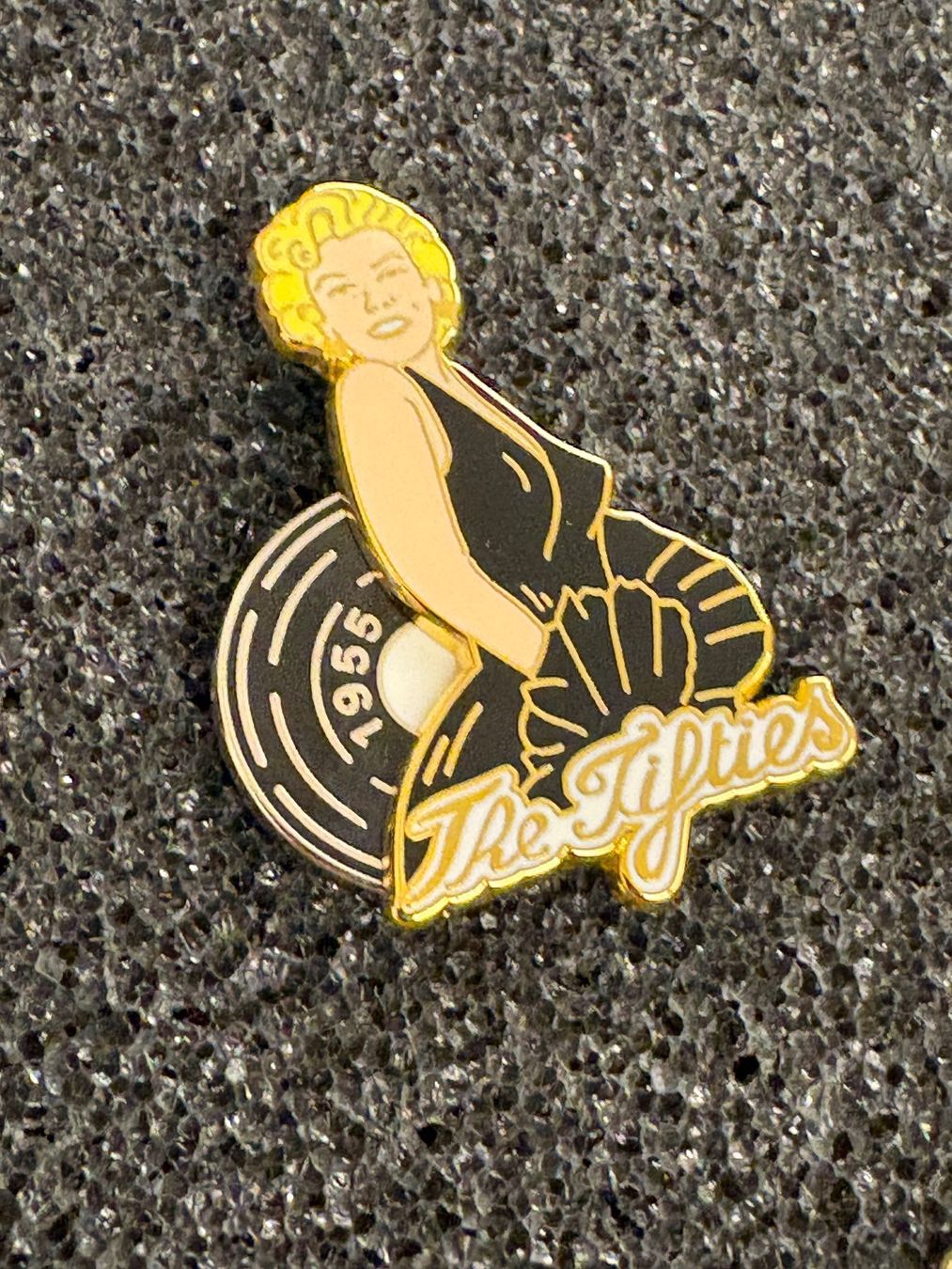 Placchette & Badge: Pin Brosche Badge goldfarben, 2 Stk., Marilyn Monroe – Nuovo (secondo la descrizione) da Pratteln venduto da Dollshop 2