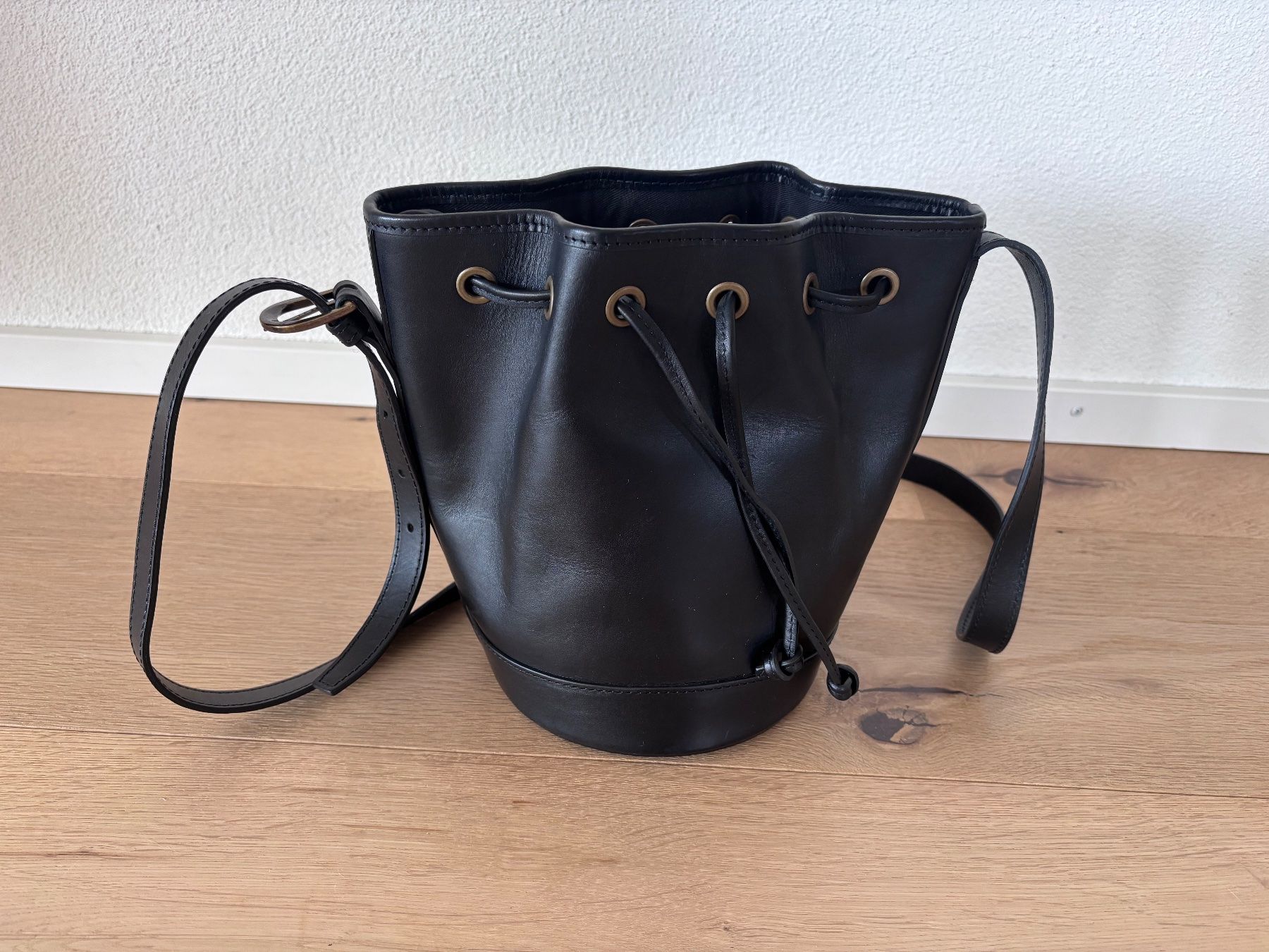 Sezane Borse da donna: Sezane Farrow Bag Mini Black leather – Nuovo (secondo la descrizione) da Winznau venduto da Lauralavera1 7