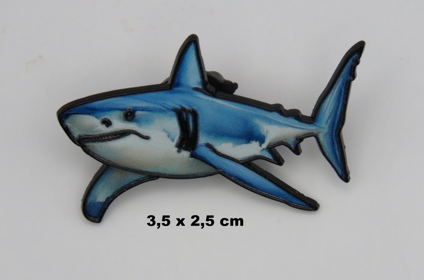 Spille & Fermagli: 3 Tier Set - PIN - Eichhörnchen - Capybara - Haifisch - Neu – Nuovo e nell'imballaggio originale da Grenchen venduto da Yamahwildstar16 4