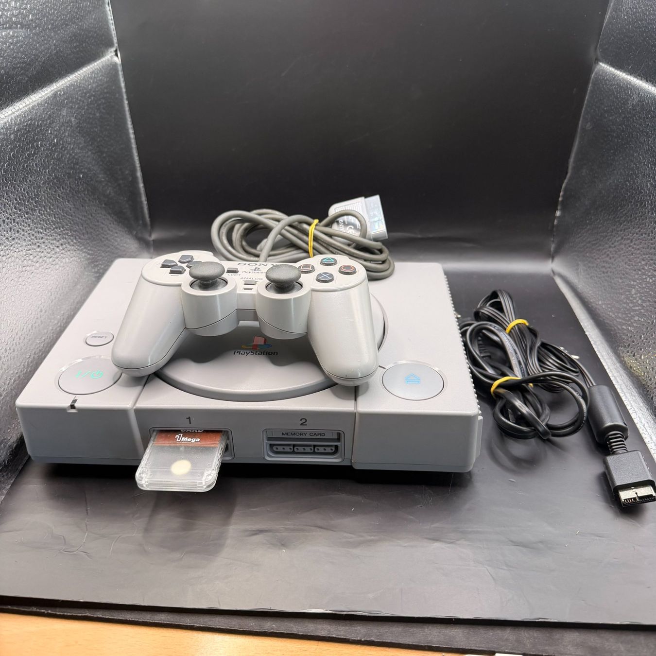 Sony Console: Sony PlayStation 1 – Usato da Düdingen venduto da Nerdworld