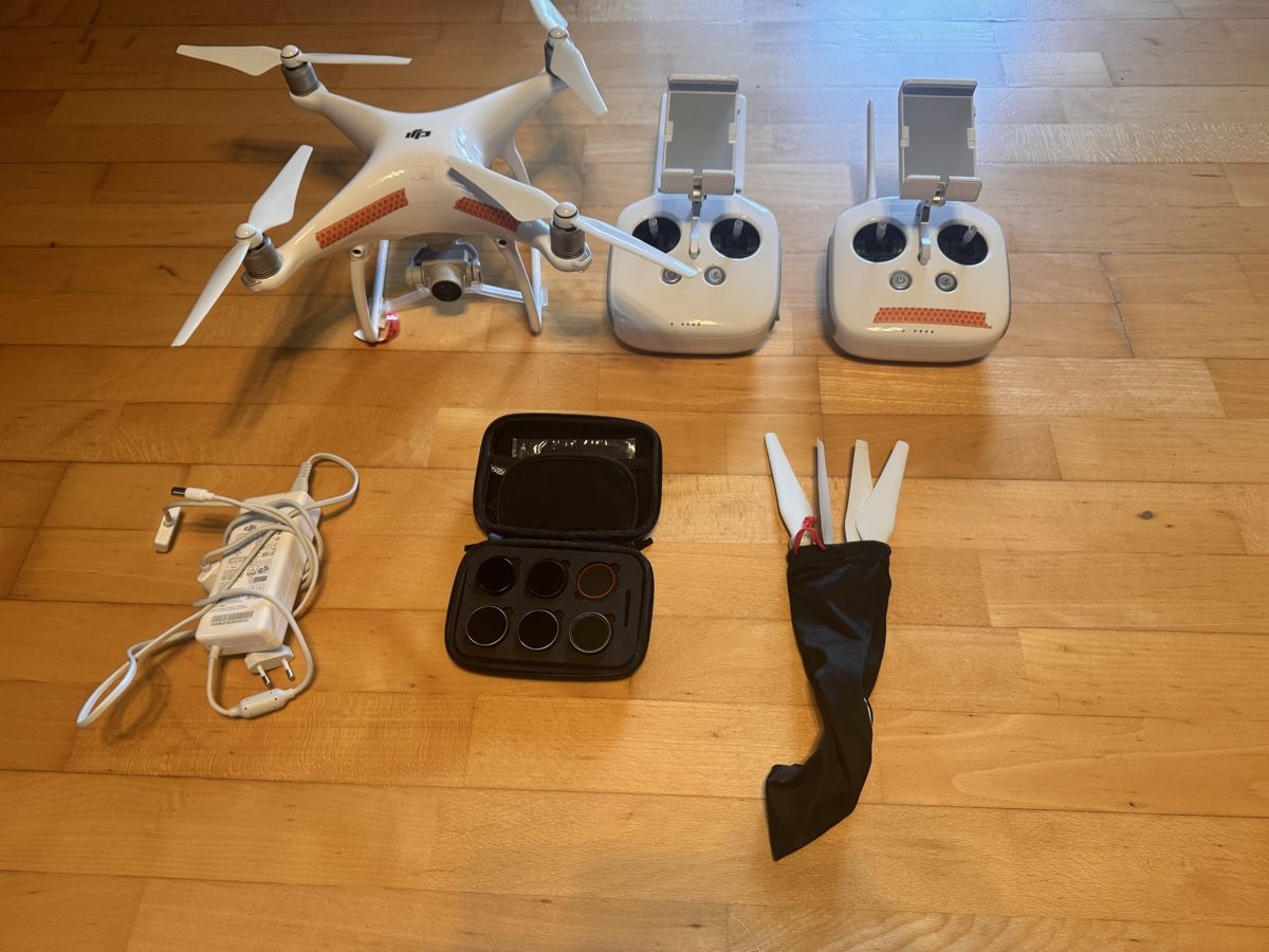 DJI RC Modellbau: DJI Phantom 4 Set, 2 controllers and filters.  – Gebraucht aus Zürich von kou_zyw6