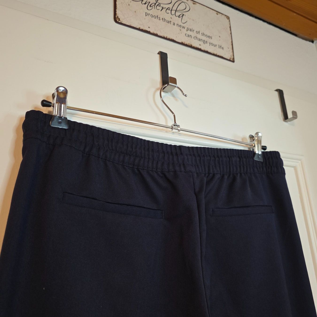 H&M Pantaloni: Dunkelblaue Hose mit Bindeband L/XL elegant – Usato da Wald ZH venduto da CapLux 7