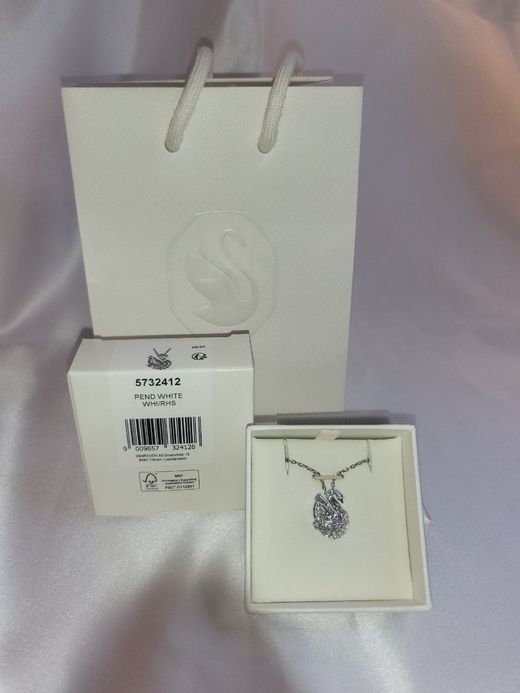 Swarovski Colliers: NEUE Swarovski Halskette – Neuf avec emballage d'origine à Hellbühl par d.d.d.125