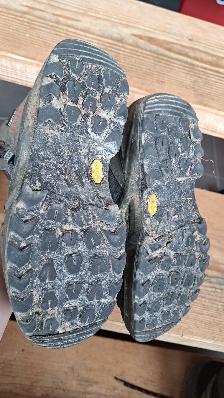 Lowa Scarpe per ragazzi: Wanderschuhe Lowa Grösse 37 – Usato da Sonnental venduto da Sindli 1