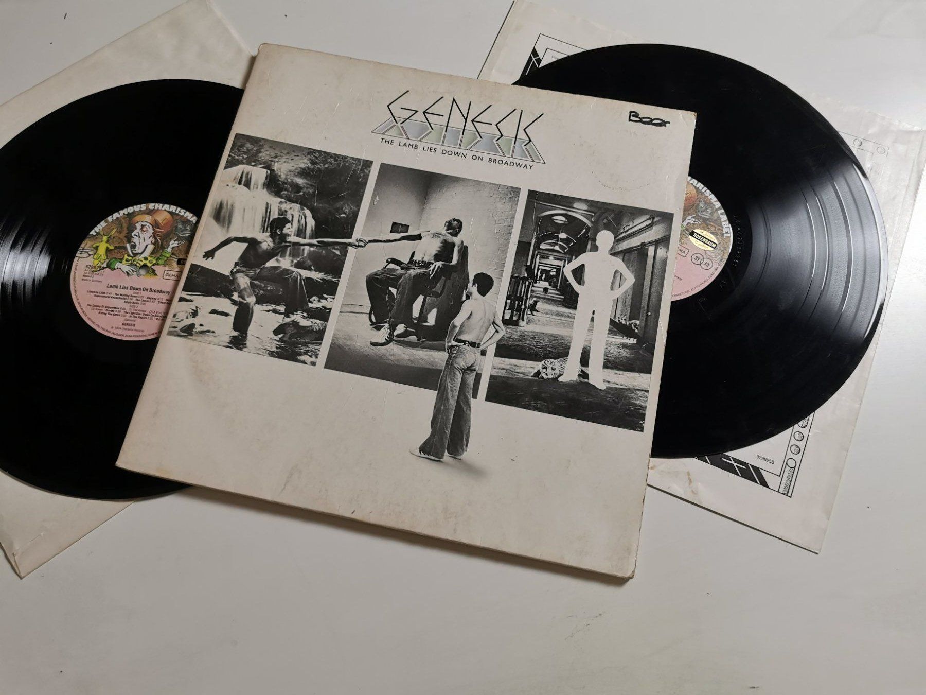 Dischi in vinile: GENESIS - THE LAMB LIES DOWN ON BROADWAY – Usato da Grafenried venduto da House-of-Oldies