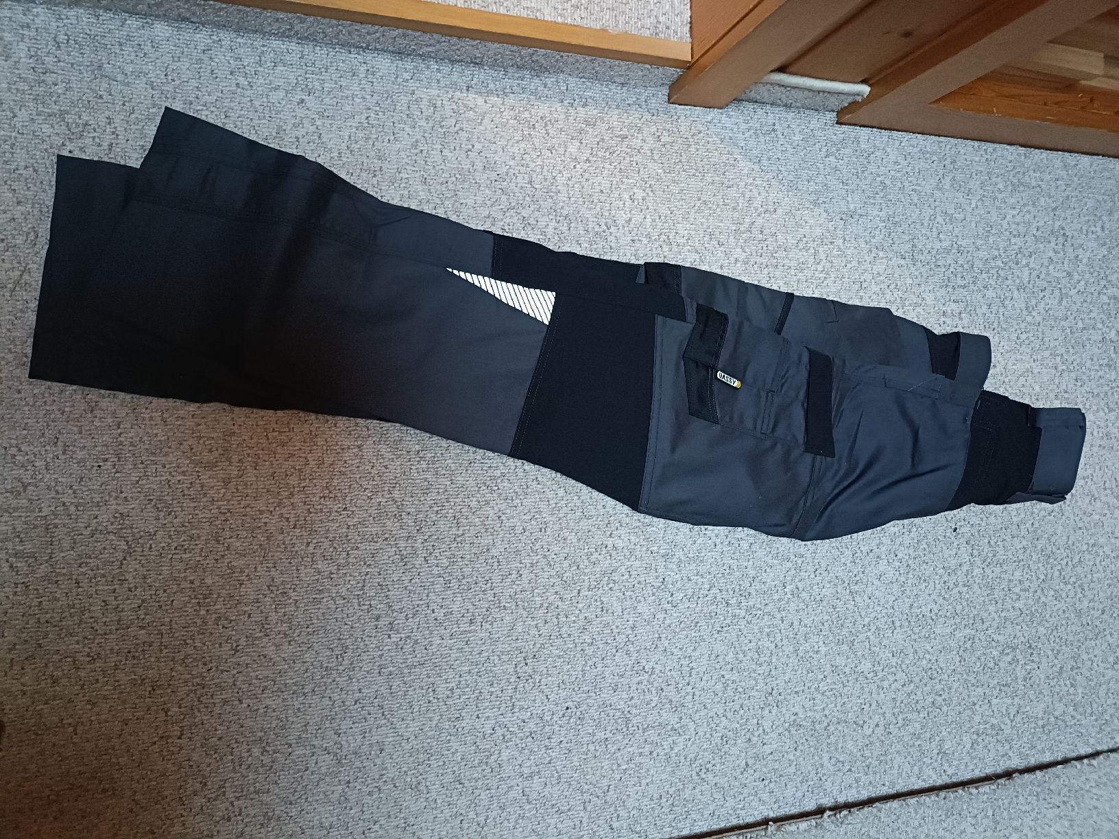 Pantaloni: Arbeitshosen Neu – Nuovo e nell'imballaggio originale da Flumserberg Bergheim venduto da Flumserberg03 1