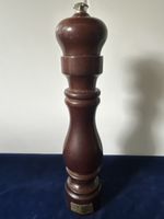 Pfeffermühle Holz Peugeot France dunkelbraun gebraucht