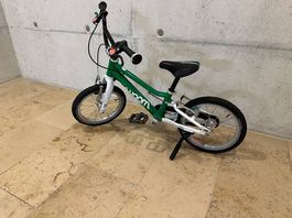 Woom 2 Kindervelo 14 Zoll, grün, mit Original-Seitenständer