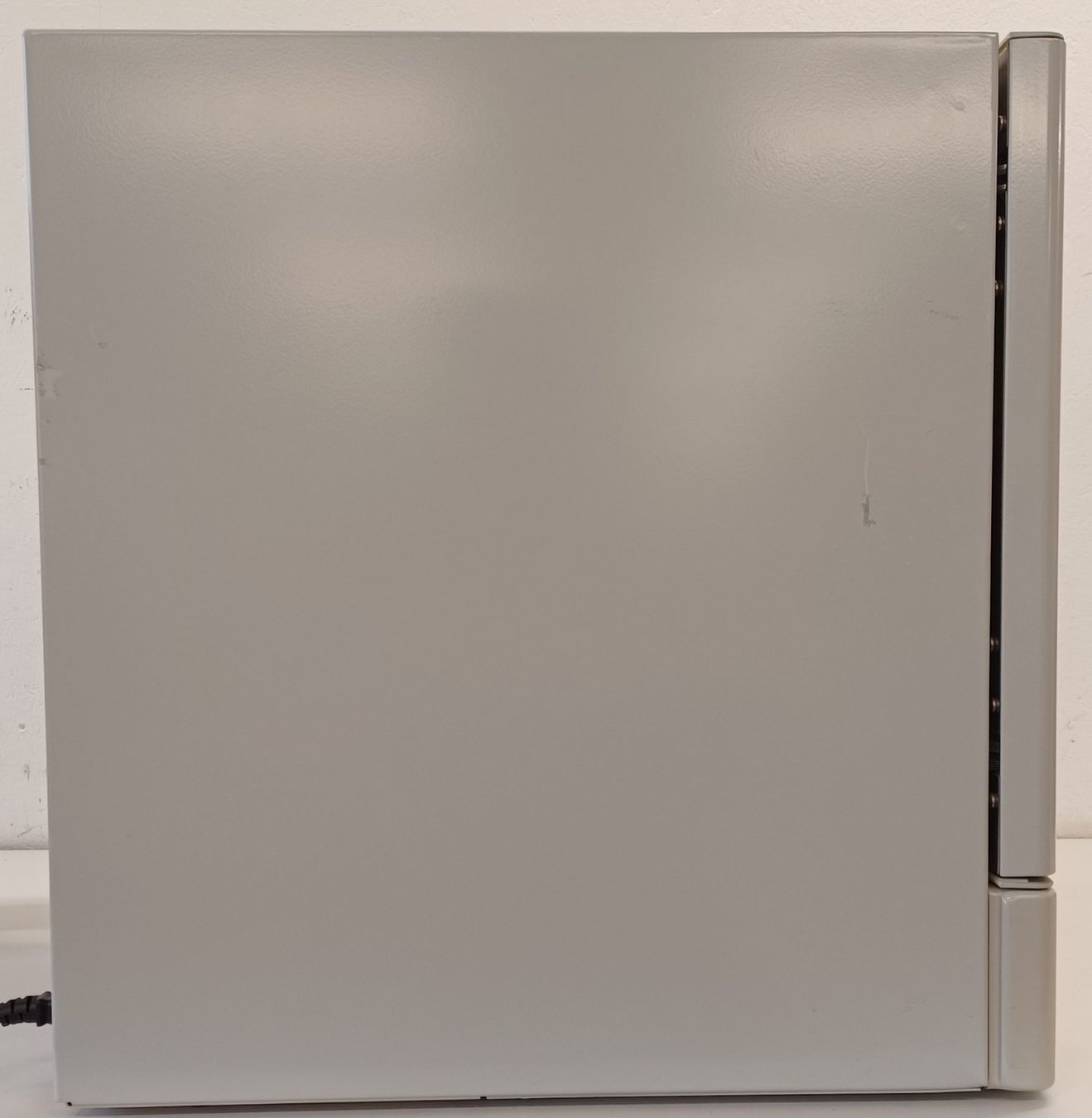 Accessori da laboratorio: Affymetrix GeneChip Hybridization Oven 645 – Usato da Niederdorf venduto da LeptonAG_Labor 4