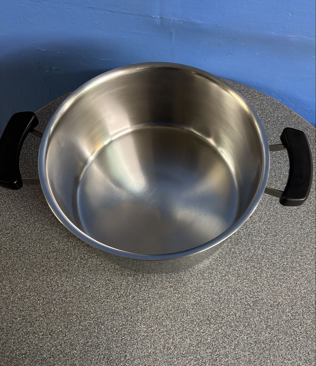 Pentole: Edelstahltopf mit Deckel – 25 cm Durchmesser. – Usato da Uster venduto da leone28 8