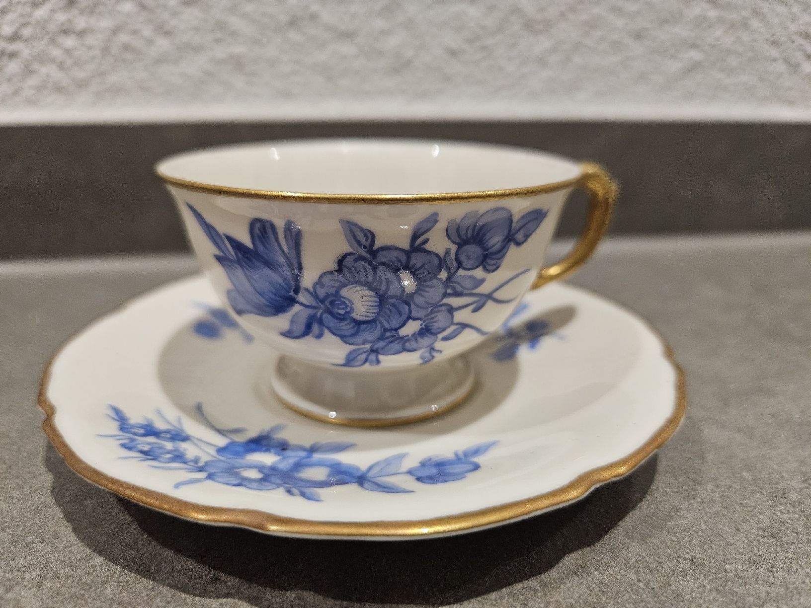 Tasses: Langenthaler Kaffeetasse mit Unterteller 1947 – D'occasion à Heimenhausen par Saint-Michel3360