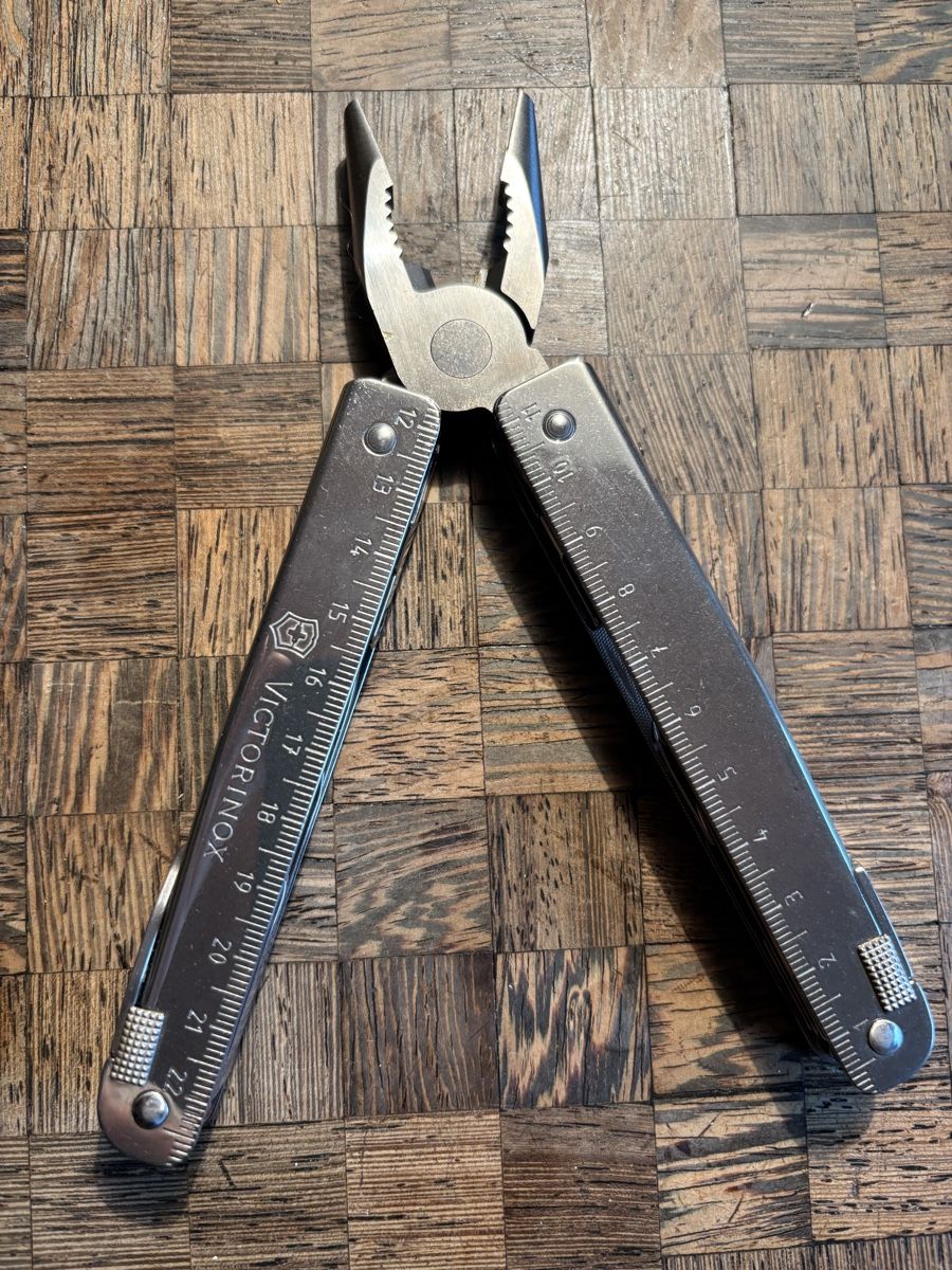 Victorinox Tutti gli attrezzi: Victorinox SwissTool Multitool mit original Lederetui – Nuovo (secondo la descrizione) da zürich venduto da firle-fanz 1