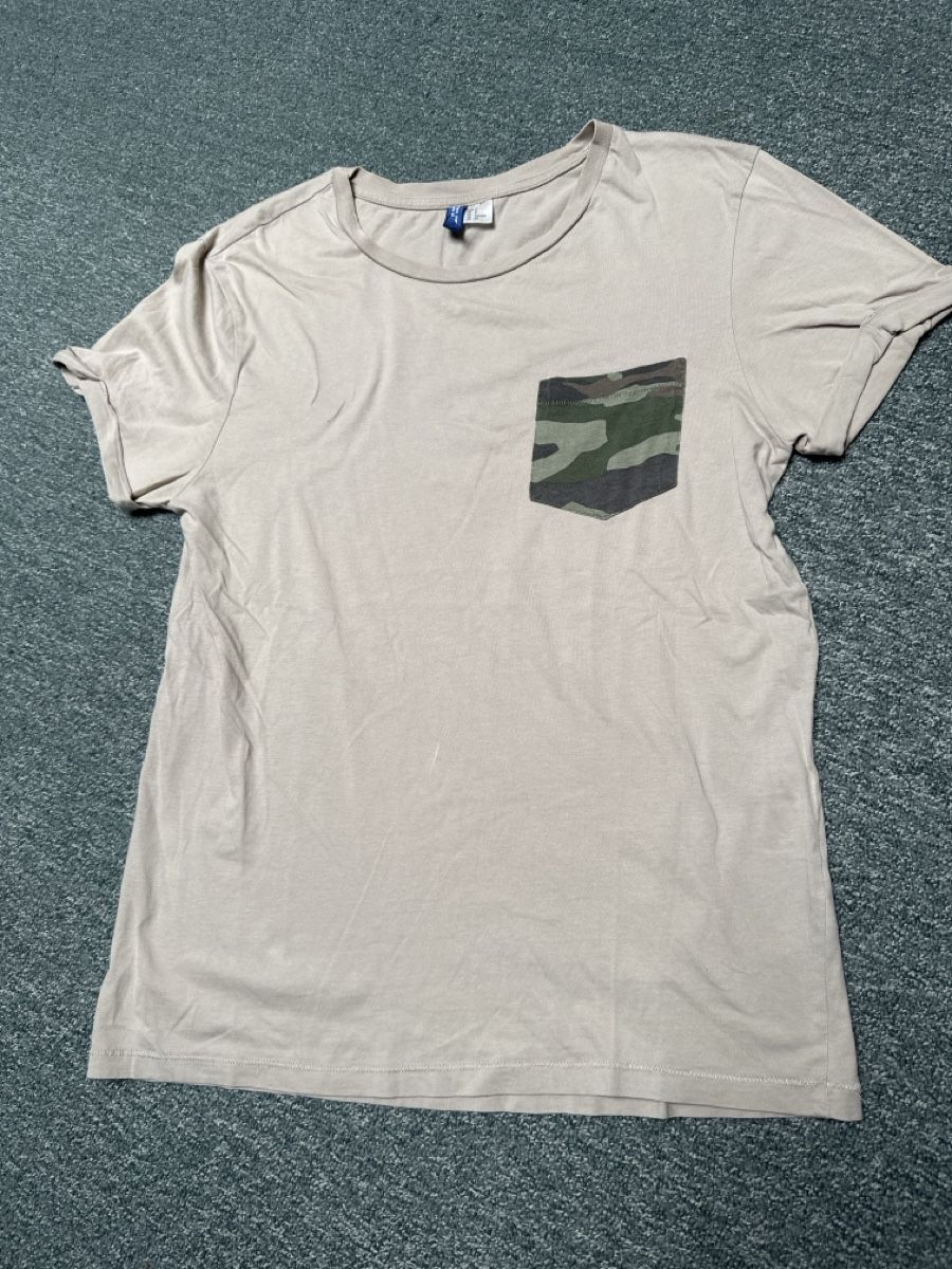 H&M T-shirt: Herren Tshirt beige Gr S – Usato da Baltschieder venduto da YmroBe